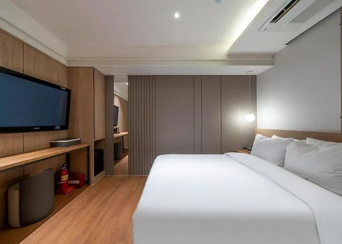 Adena Hotel *