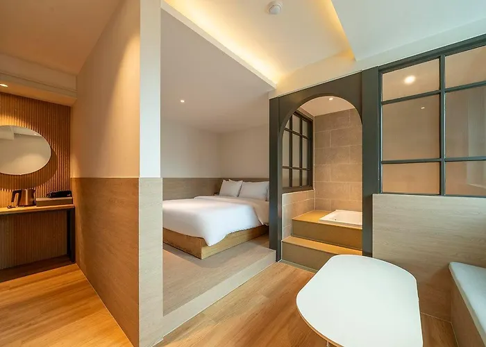 Adena Hotel *