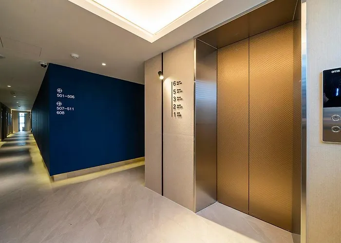 Adena Hotel *